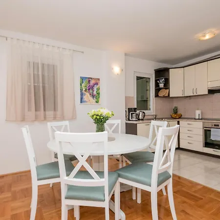 Casa vacanze Beautiful In Makarska