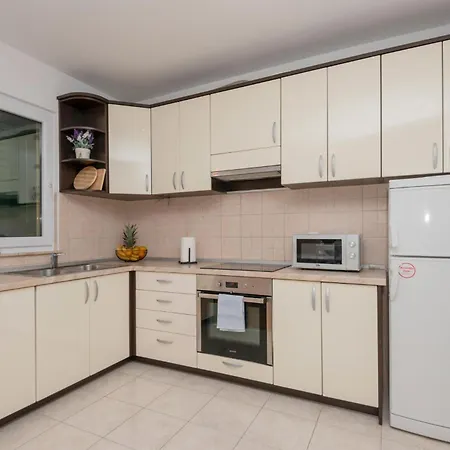 In With Kitchen